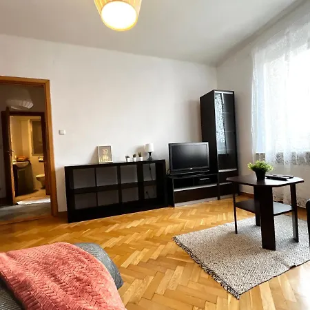 Old Town Apartment *
